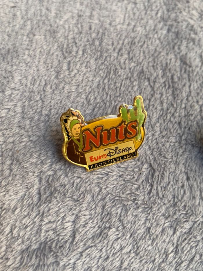 Lot de 10 pin’s broche euro Disney Buitoni, kitkat, nuts, philips, lion, kodak et vittel - photo numéro 6