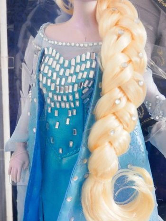 Poupée édition limitée elsa et Hans fairytale Disney NEUVE - photo numéro 5