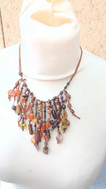 Collier court perles en cuir