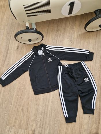 Survetement adidas noir 9-12 mois