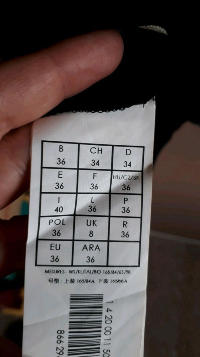 Robe noire à pois blanc - photo numéro 9