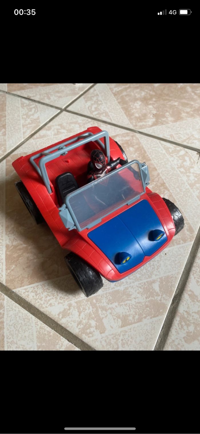 Figurine et véhicule spider man