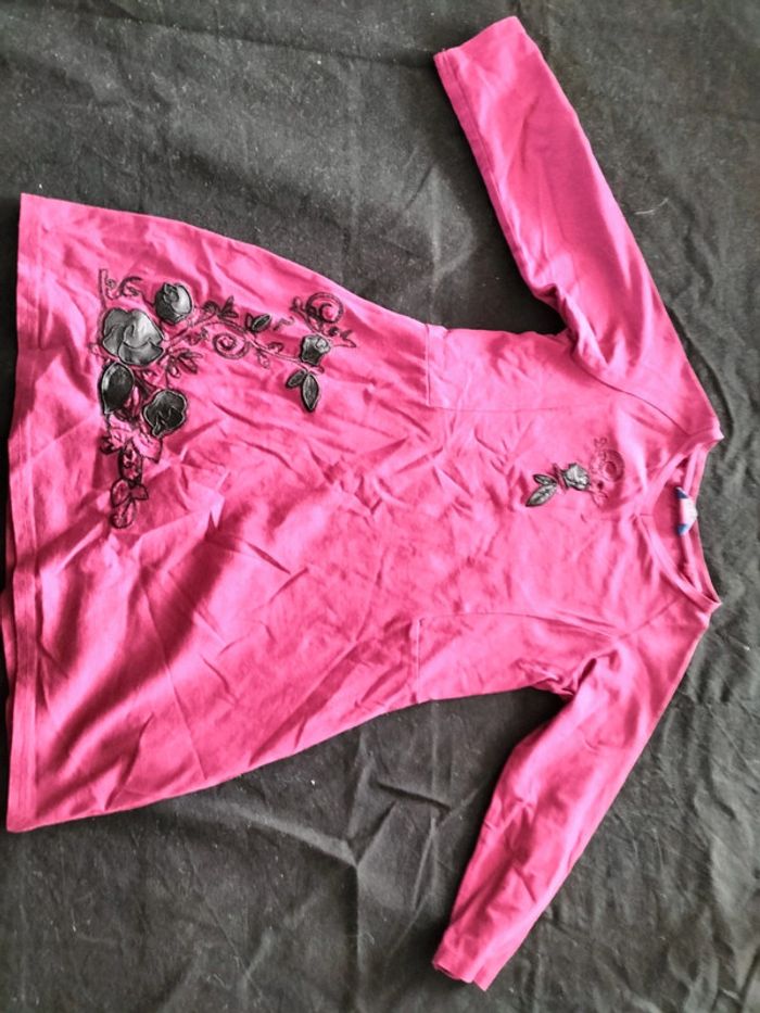 Robe bordeaux et broderie noire 7ans marque Guess