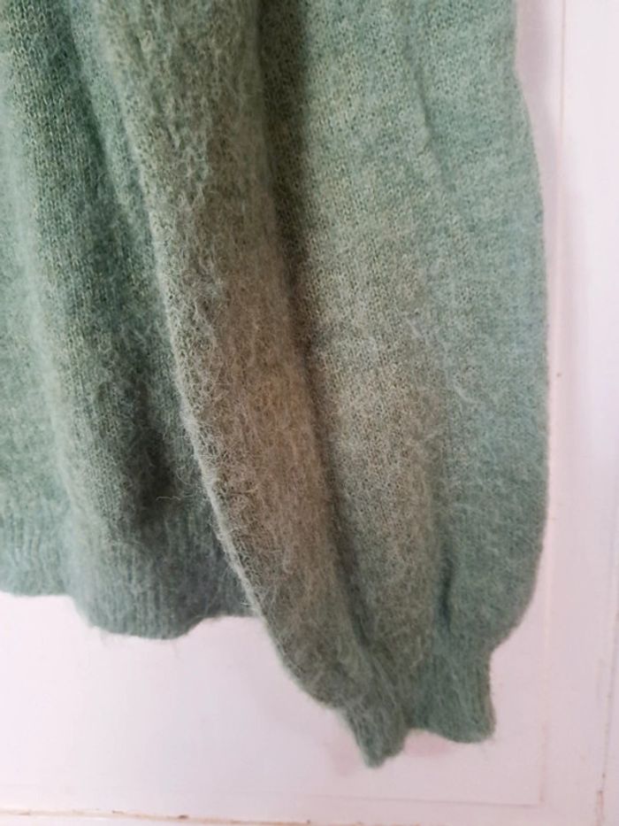 Joli pull col V en maille effet mohair. - photo numéro 5