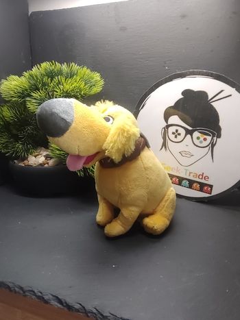 Peluche Doug Disney Store Walt Disney Là Haut chien jaune Collier Beige Gris
