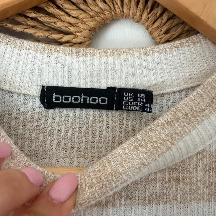 Robe en maille côtelée rayée beige et blanche Boohoo - photo numéro 4
