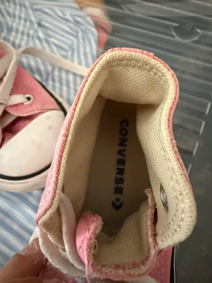 Baskets montantes Converse All Star roses - Pointure 22 - photo numéro 4