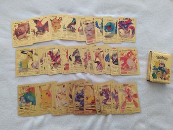 55 cartes Pokémon Or version française avec Vmax
