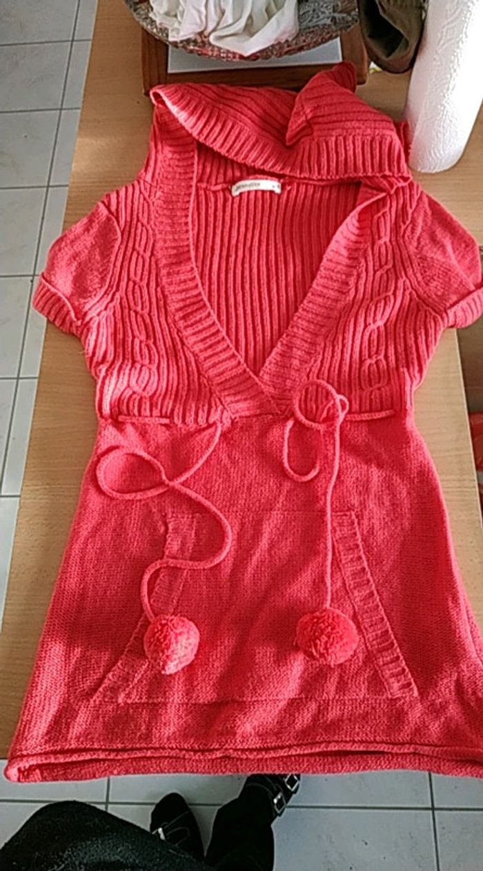 Pull Jennyfer taille M rose avec pompons et capuche