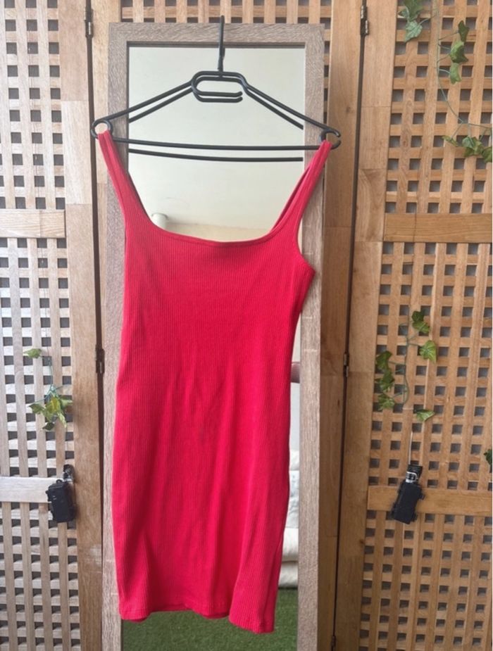 Robe rouge courte à bretelles, taille S, de chez Bershka. - photo numéro 2