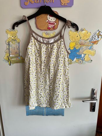 Débardeur blanc à fleurs, taille 12 ans, marque La Redoute.