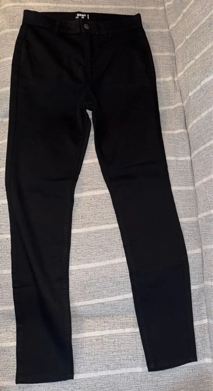 Pantalon noir skinny Marque Kiabi taille 38