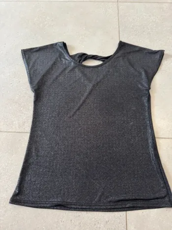 Haut noir taille 34/36, très bon état