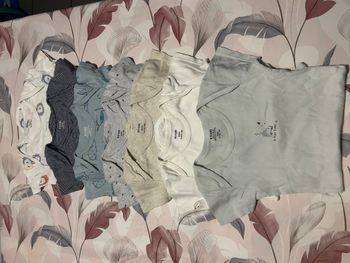 lot  de 6 bodys 3 ans