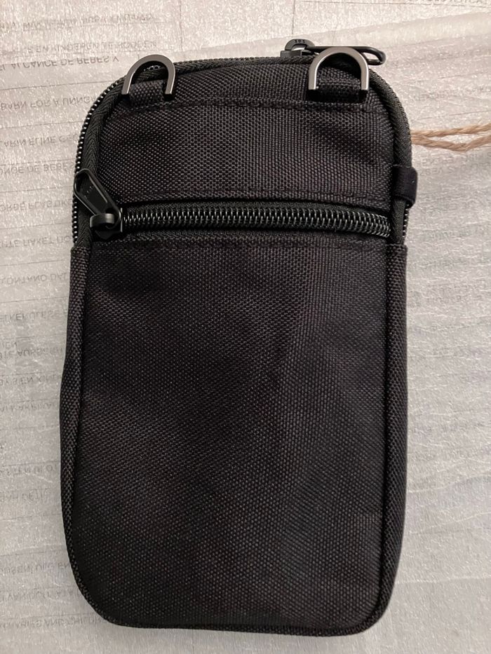 Pochette téléphone Cabaia Berlin - photo numéro 5