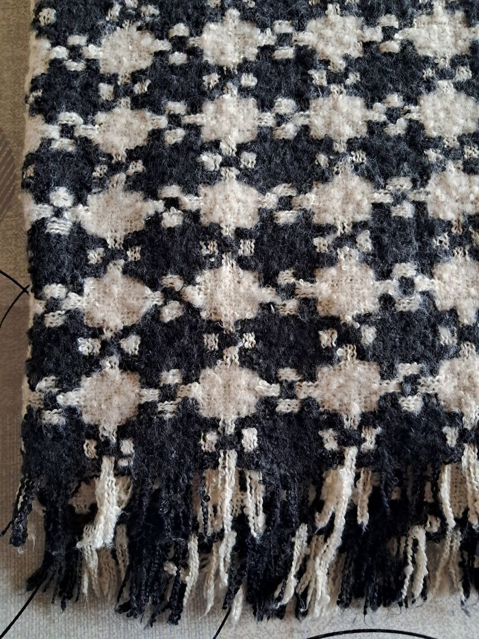Écharpe  / châle maxi NEUVE pour femme ou homme - photo numéro 4