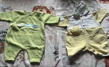 Lot de 2 pyjamas sans pieds taille 1 mois 