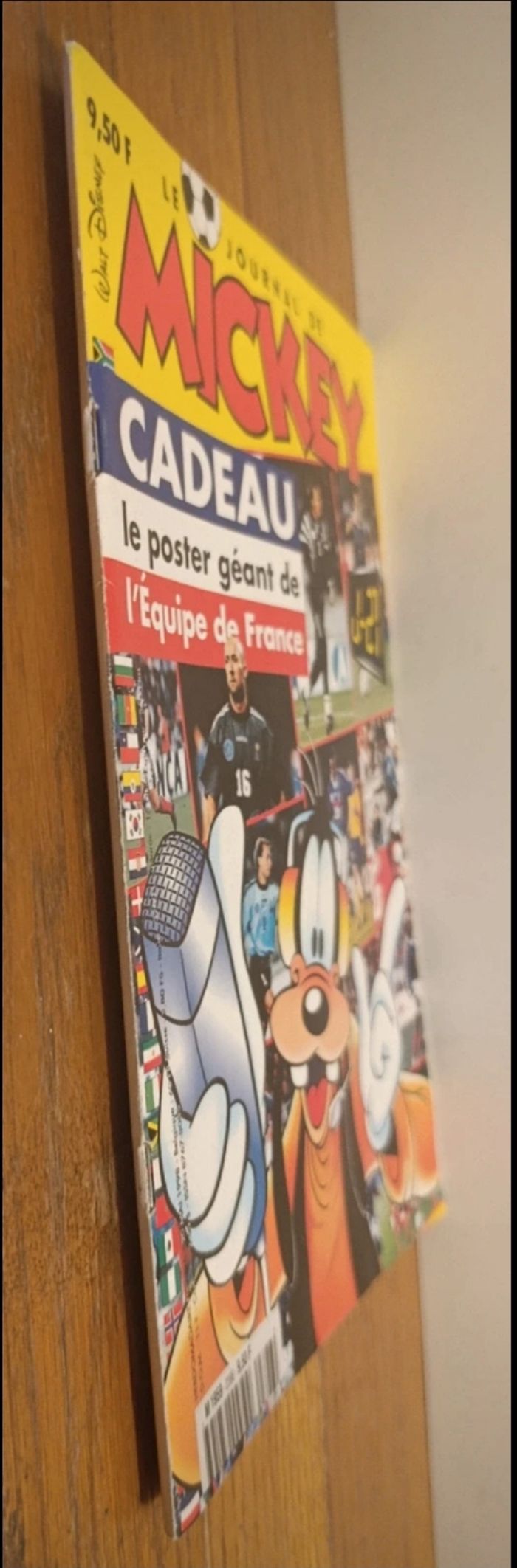 Ancien journal de mickey avec cadeau poster géant équipe de France N°2396 de 1998 vintage - photo numéro 9