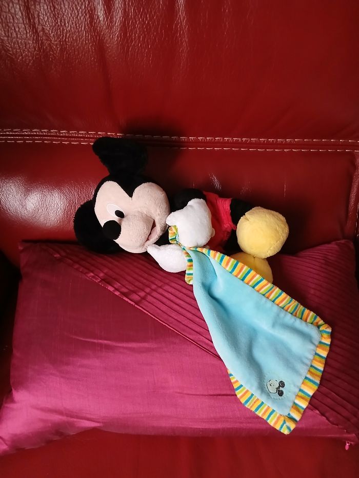 Doudou-Peluche Mickey avec mouchoir *Disneyland - photo numéro 6