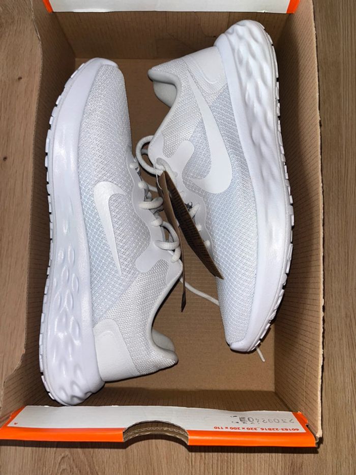 Baskets , Nike , Blanches , Femmes , Taille 39 , neuves - photo numéro 3