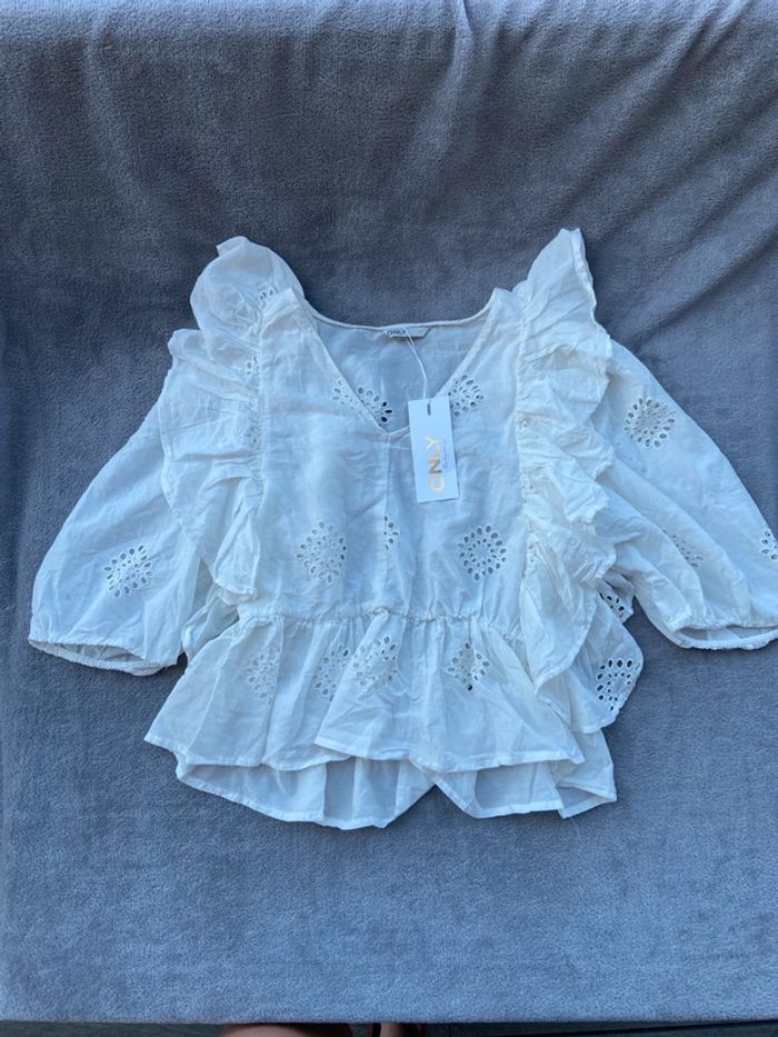 Haut blanc à volants / Taille M - photo numéro 2