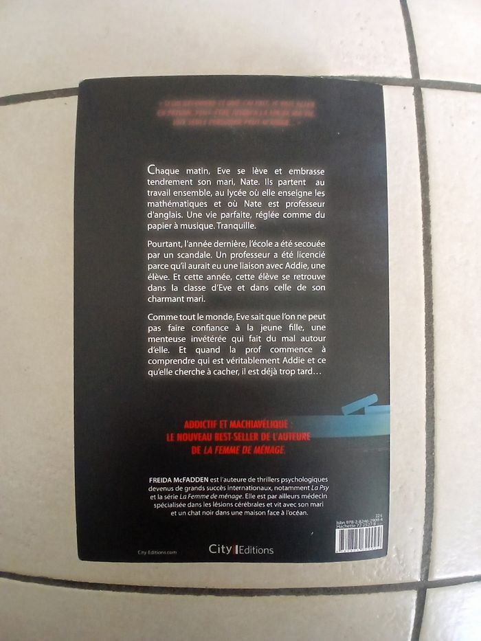 Livre " La prof " - photo numéro 2