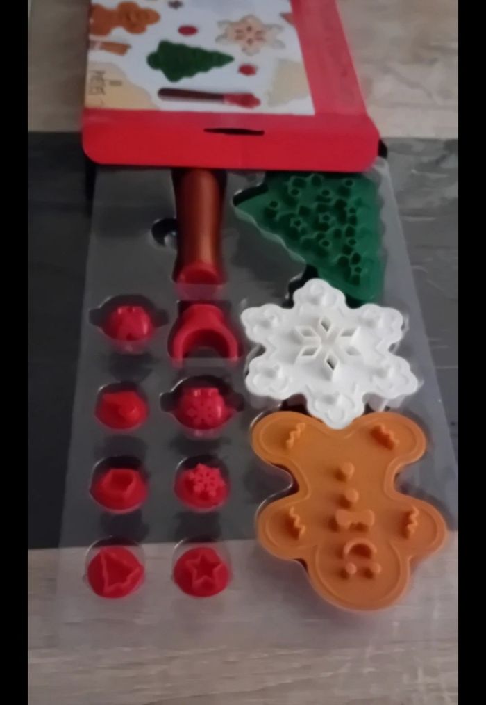 Coffret Pâtisserie Magique de Noël Emporte-pièces et Tampons - photo numéro 4