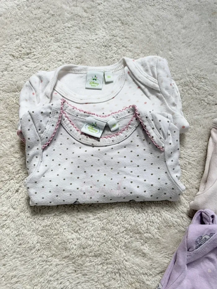Lot 8 body Disney 3 mois - photo numéro 3