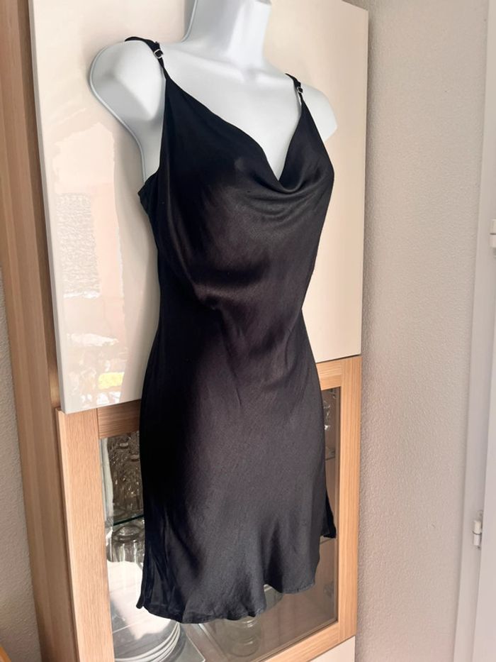 Robe nuisette satinée bershka