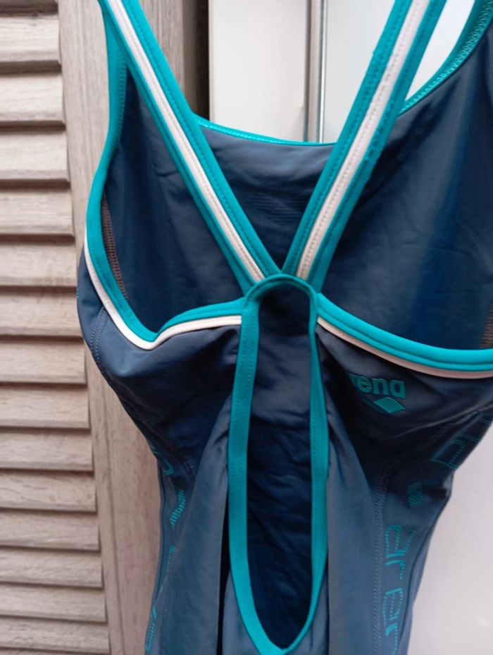 Maillot de bain 1 piece Arena 12-13 ans servi 3 ou 4 fois - photo numéro 12