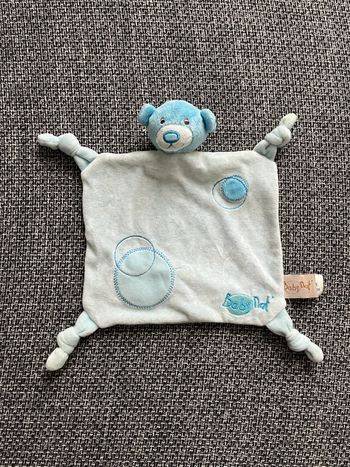 Doudou ours bleu