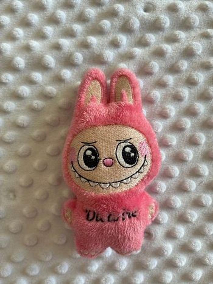 Peluche labubu neuve brodée - photo numéro 3