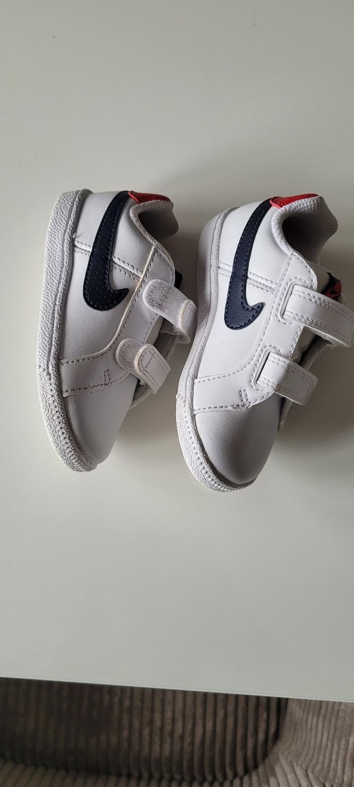 Baskets Nike 22 neuves - photo numéro 3