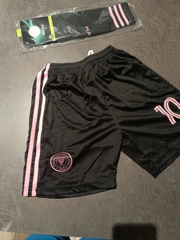 Tenue football Léo Messi Inter Miami noir/rose. T.24 - photo numéro 3