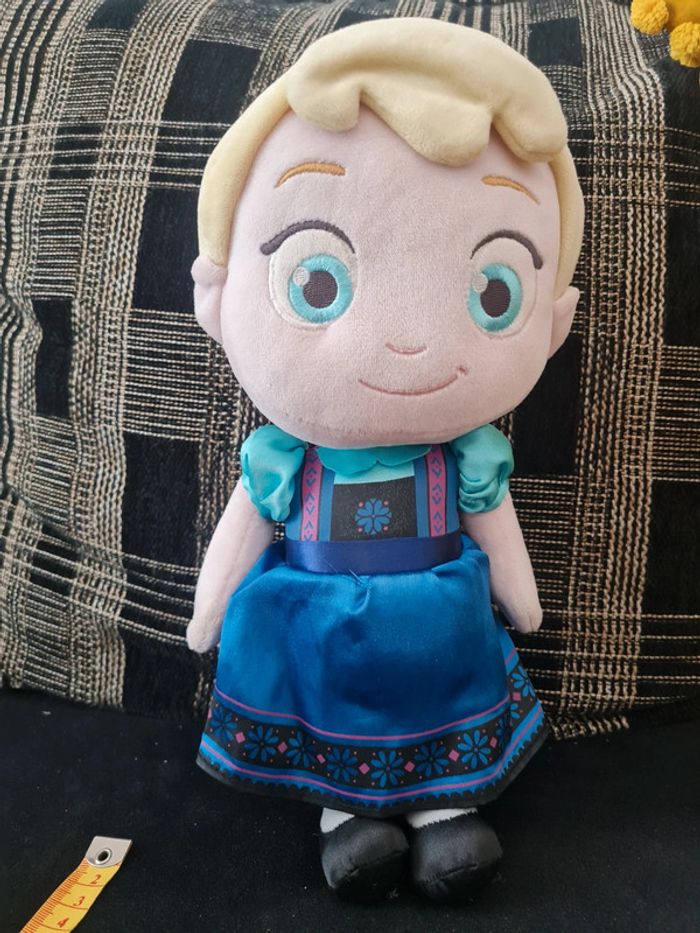 Peluche Elsa - reine des Neiges Disney store - 30 cm - photo numéro 2