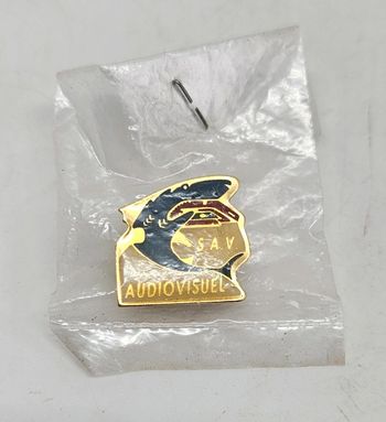 Pin's.
"Audiovisuel".
Neuf