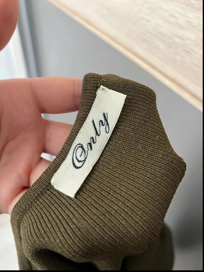 Robe kaki avec laçage au dos. - photo numéro 4