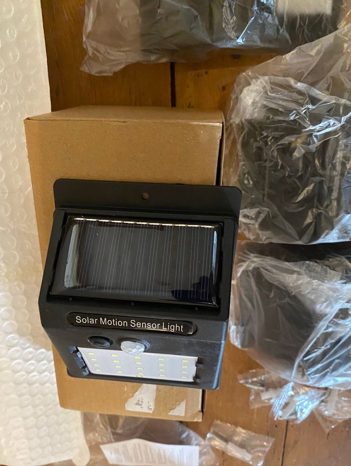 Neuf 4 Lampes Solaire + détecteur de Mouvementp - photo numéro 4
