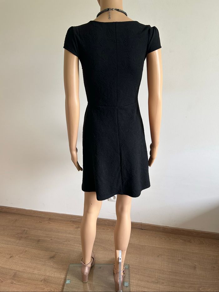 Robe noire à manches courtes taille 34 TBE - photo numéro 6