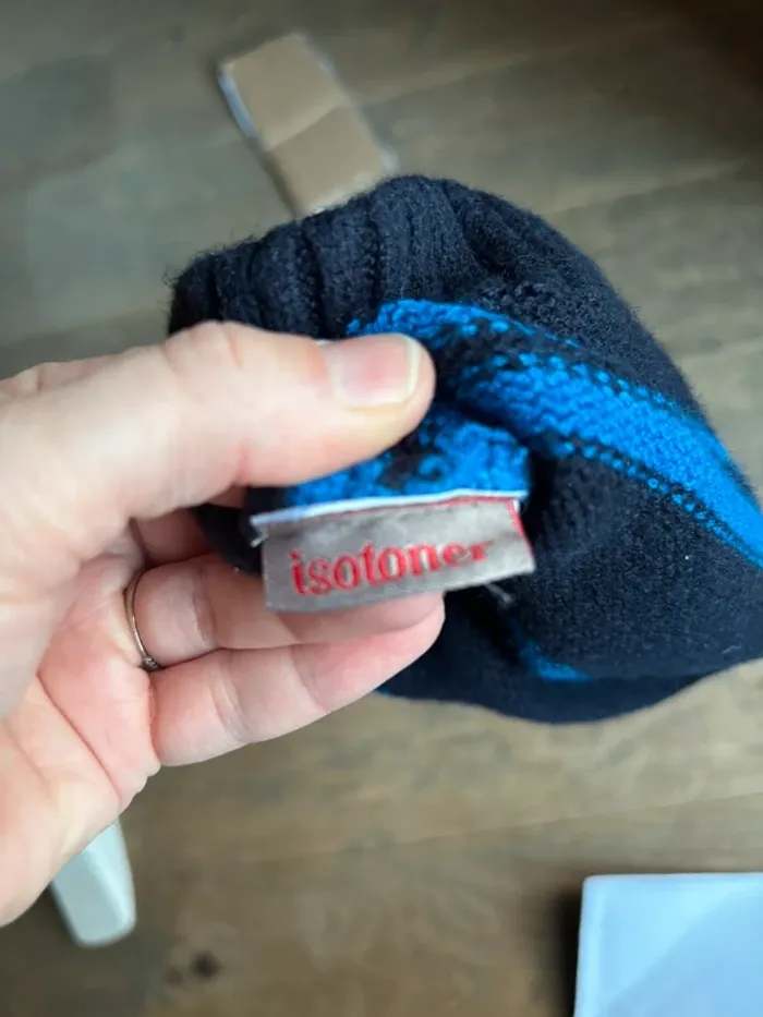 Bonnet garçon isotoner parfait état - photo numéro 2