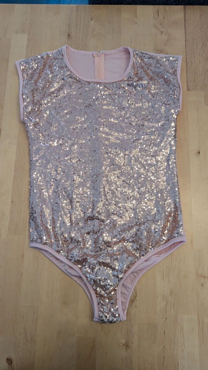Body danse rose paillettes