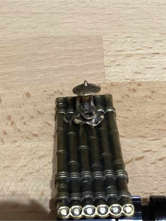 Porte encens vieux pêcheur chinois assis sur une jonque en bambou - photo numéro 6