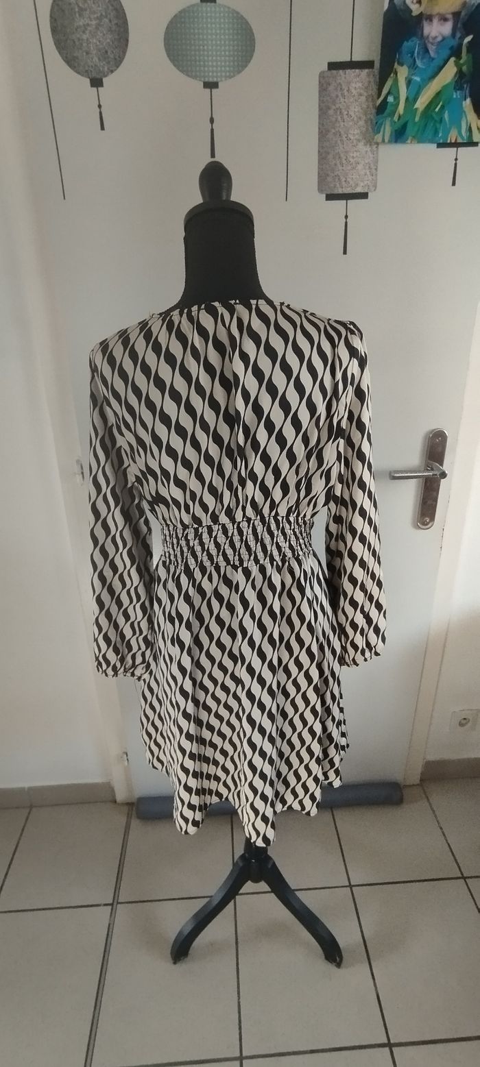 Robe fluide manches longues taille M marque Lili & lala - photo numéro 2