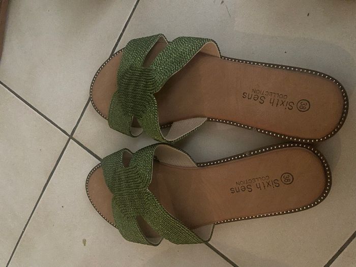 Magnifiques sandales vertes scintillantes cloutées finement sur le côté neuves - photo numéro 4