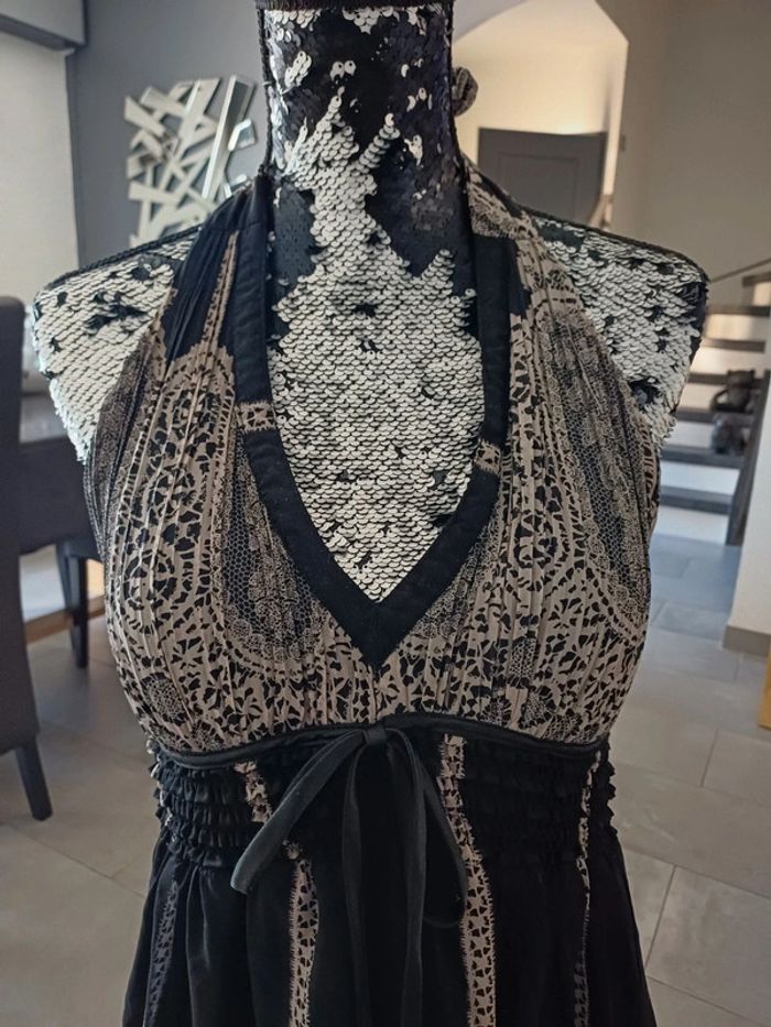 Robe dos nu - photo numéro 2