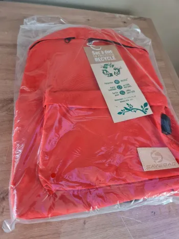 Sac à dos avec port USB neuf