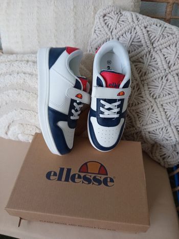Paire de baskets / sneakers à scratch Ellesse pointure 33 neuves avec étiquettes