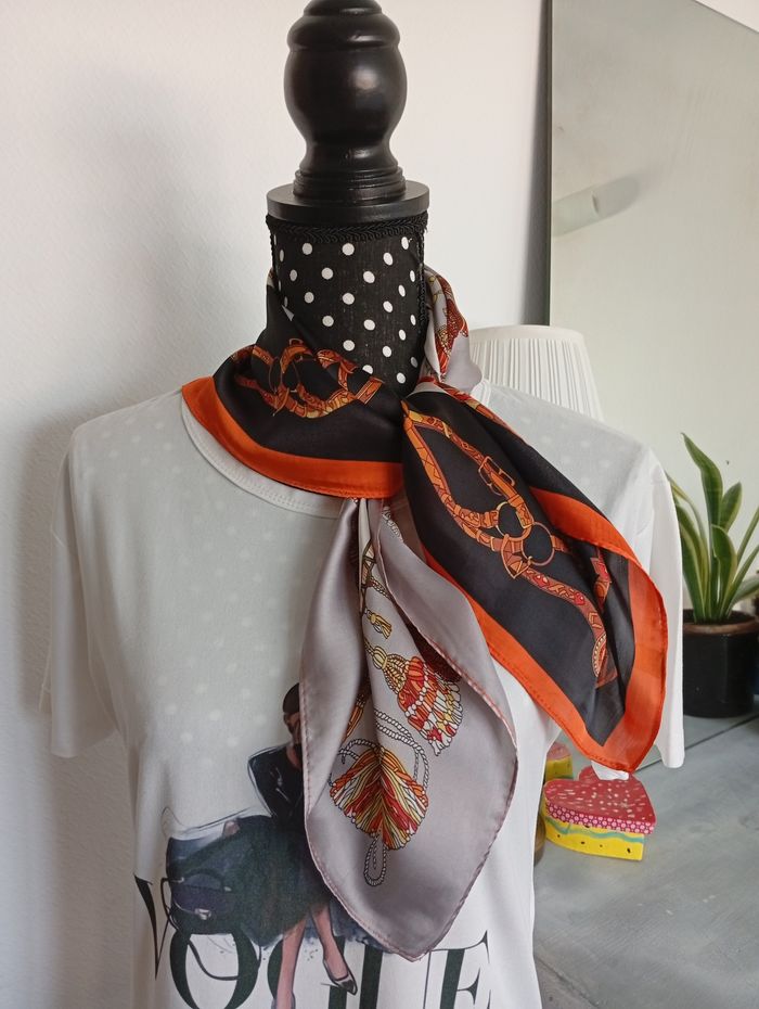 Carré en soie multi-usages - photo numéro 4