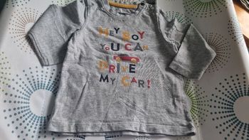 Tee shirt manches longues 9 mois.