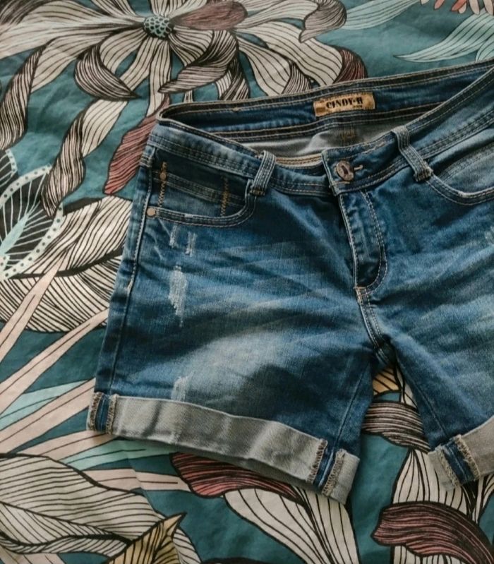 Short en jean  Cindy H  38. - photo numéro 2